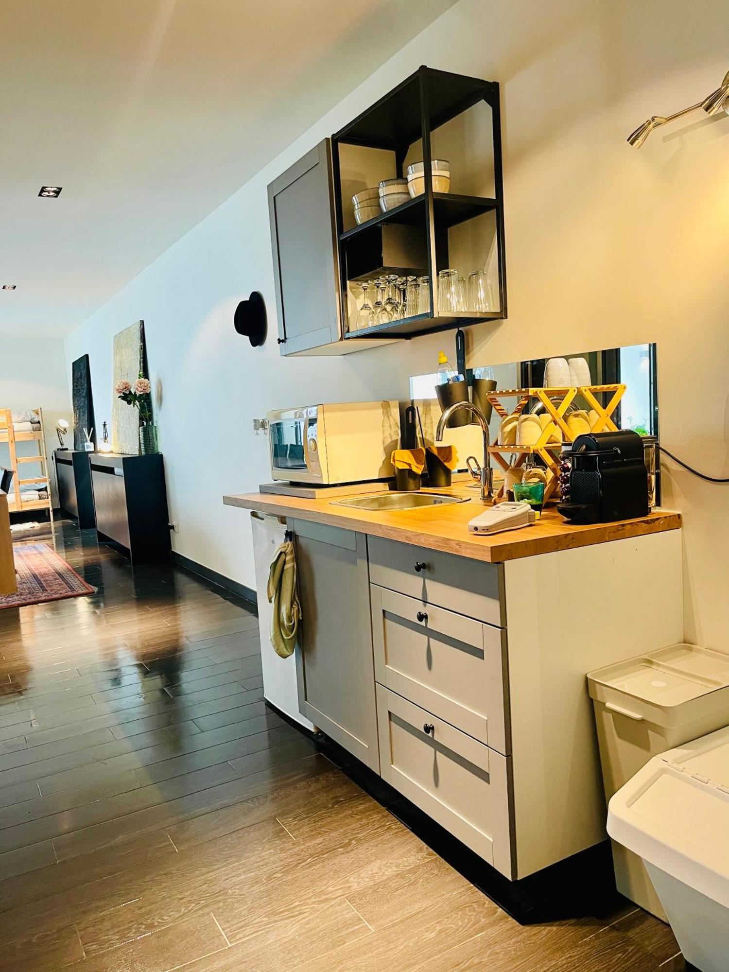 Down Town Spacious Loft Retreat With Private Parking Bryssel Exteriör bild