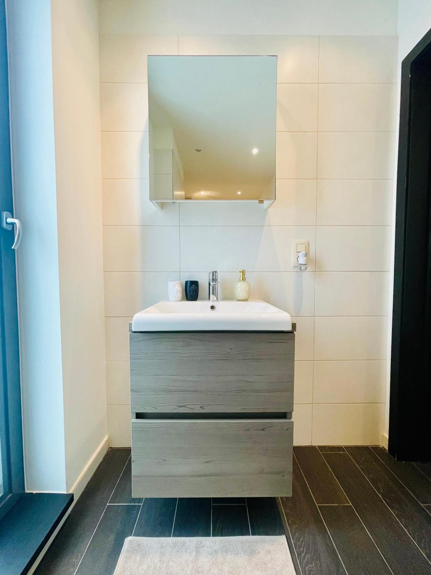 Down Town Spacious Loft Retreat With Private Parking Bryssel Exteriör bild