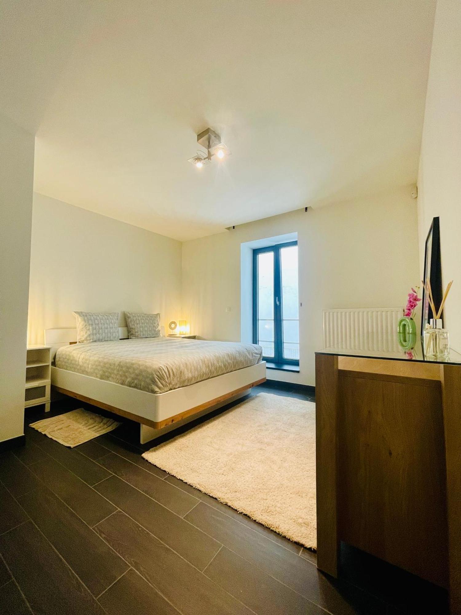 Down Town Spacious Loft Retreat With Private Parking Bryssel Exteriör bild